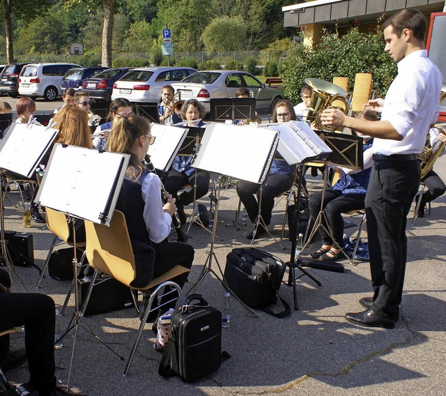 Die Jugendkapelle des Musikvereins fl...ielt  die Zuhrer whrend des Festes.   | Foto: Werner Probst