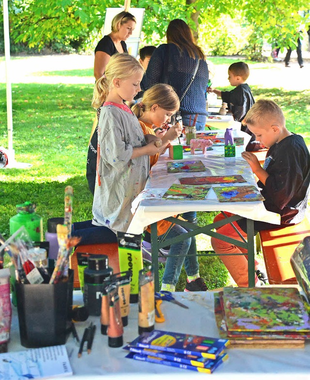 Mal- und Bastelworkshops fr Kinder ge...ffenen Tr bei der Schpflin-Stiftung.  | Foto: Annette mahro