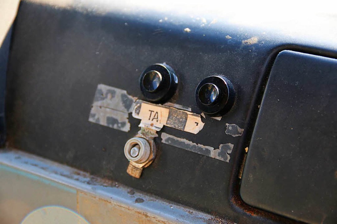 Ein Knopf für Ta, der andere für Tü &#...er Wagen war früher ein Feuerwehrauto.  | Foto: Felix Klingel
