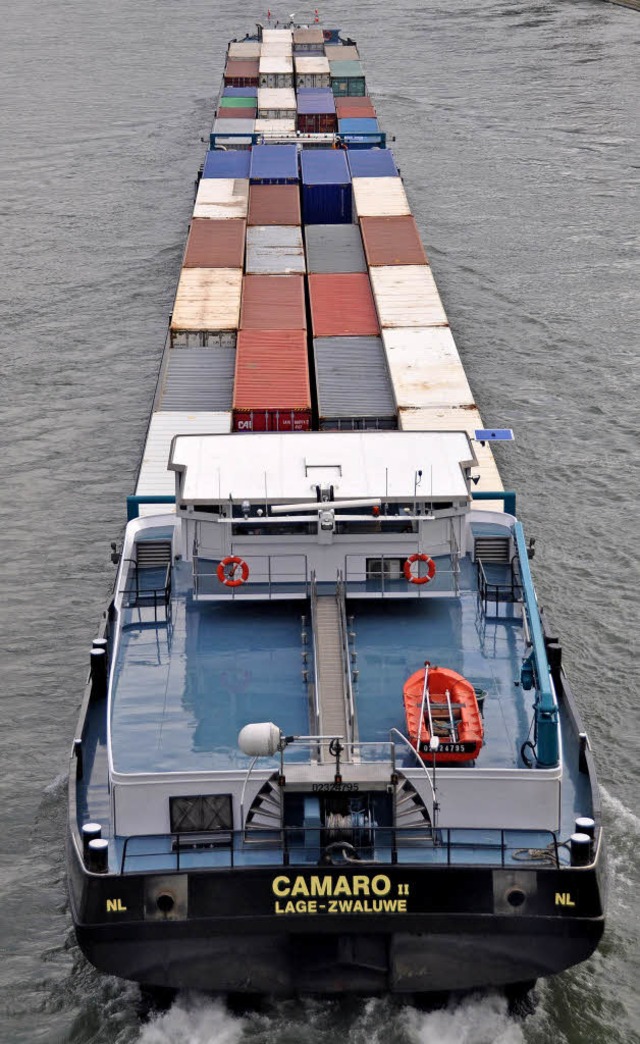 Mehr Containerschiffe passieren das Rheinknie.   | Foto: Gramespacher