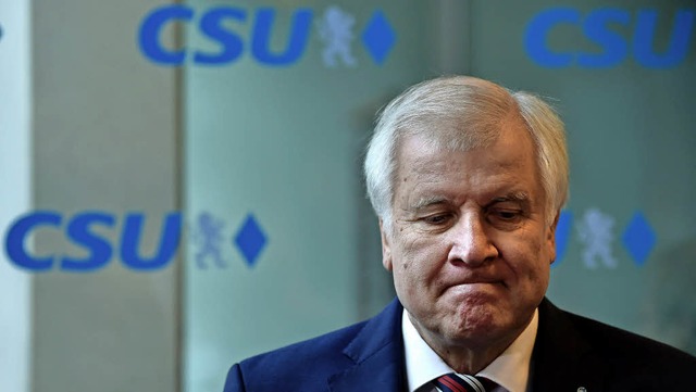 Frustriert: CSU-Chef Horst Seehofer si...Landtagswahl im Herbst 2018 im Nacken.  | Foto: DPA
