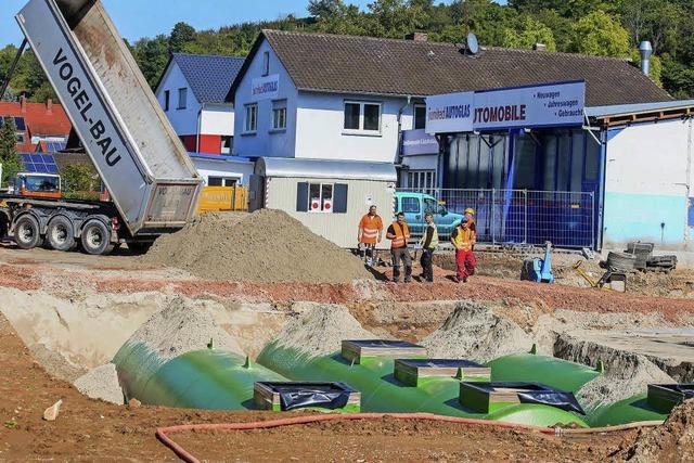 Treibstofftanks sind in der Erde eingelassen