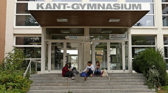 Nach dem Wandertag machten Schler des Kant-Gymnasiums erst einmal eine Pause.   | Foto: Weniger