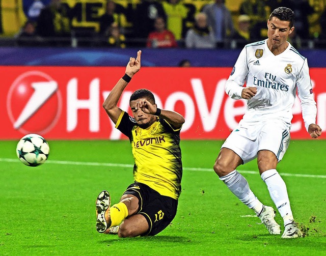 Cristiano Ronaldo (rechts) trifft hier zum m2:0 fr Real Madrid in Dortmund.   | Foto: dpa