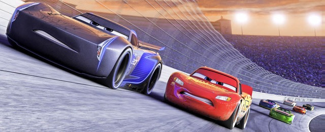 Lightning McQueen (Mitte) fhrt nur noch hinterher.   | Foto: Disney/Pixar, Hanna Boussouar