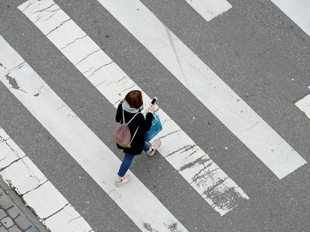 An einem Zebrastreifen in Herdern kam es fast zu einem Unfall (Symbolbild).  | Foto: Ingo Schneider