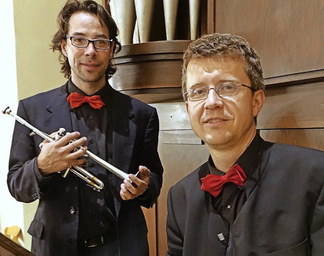 Das Duo Alexander Pfeifer (Trompete) u...he der Marktmusiken in Schopfheim an.   | Foto: Roswitha Frey