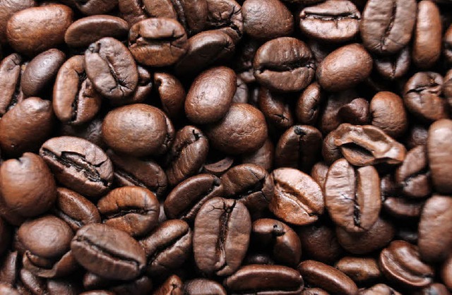 In der Caritas-Werkstatt sollen Angest...Unternehmen frischen Kaffee bekommen.   | Foto: dpa