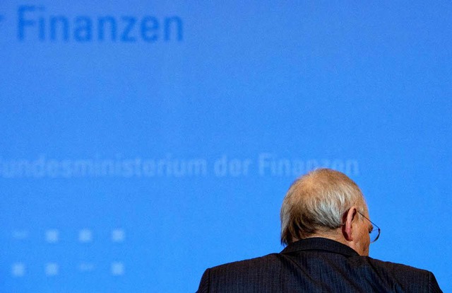 Abschied vom geliebten Finanzressort: ...in das  Amt des Bundestagsprsidenten.  | Foto: AFP