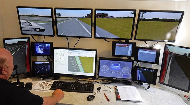 Im Kontrollraum des Fahrsimulators kn...8222;Fahrers&#8220; berwacht werden.   | Foto: Kurt Meier