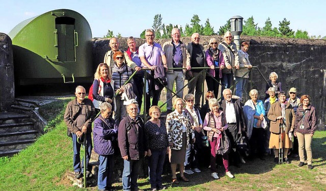 Monument und Mahnmal zugleich: die Wei...uppe vor der Festungsanlage in Mutzig   | Foto: Privat