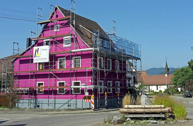 Ganz schn lila: das Haus an der Bundesstrae in Zarten   | Foto: Uwe Mauch