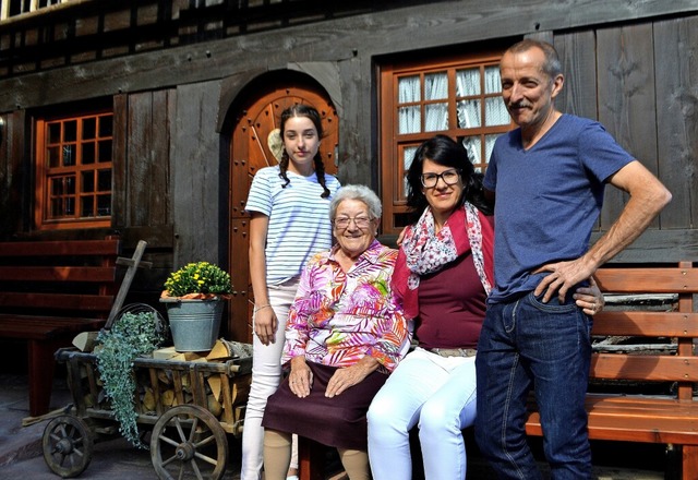 Drei Generationen leben auf dem Hof (v...a, Maria, Andrea und Werner Schwrer.   | Foto: Beate Zehnle-Lehmann