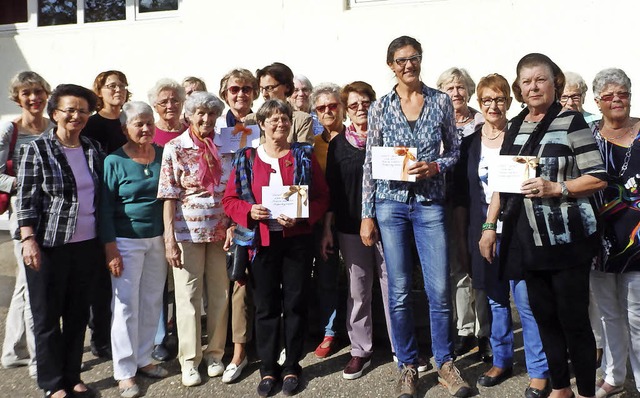 Die Freie-Whler-Frauen im Kreis derer... eine Spende ber 500 Euro erhielten.   | Foto: Johanna Hgg