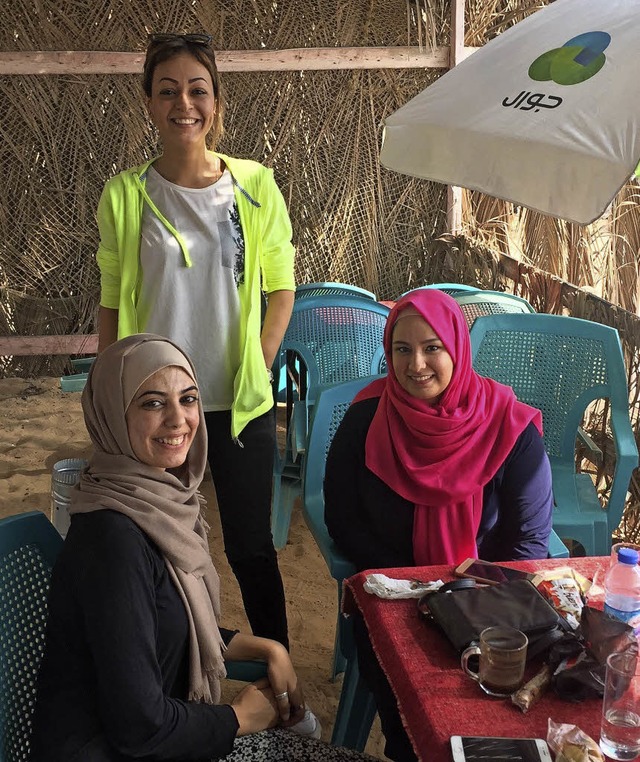 Amira, Rasan und Nour (von links)  im Strandcaf in Gaza-City  | Foto: Gnther