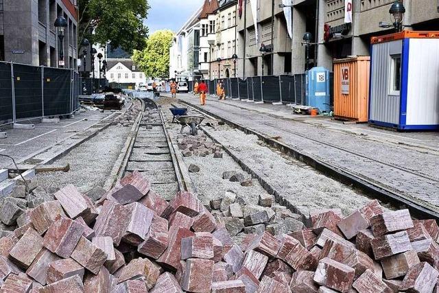 Der Baustellen-Zaun in Freiburgs City kommt weg, die Arbeiten gehen weiter