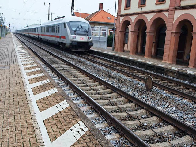 Das Fachbro  aus Zrich kommt in dem ...zliche Gleise in Kenzingen ntig sind.  | Foto: Michael Haberer