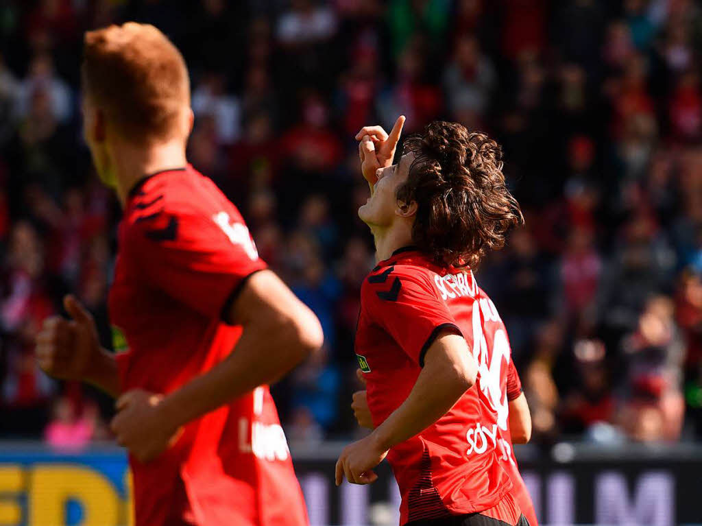 Den ersten Saisonsieg eingefahren: Der SC Freiburg gewinnt 3:2.