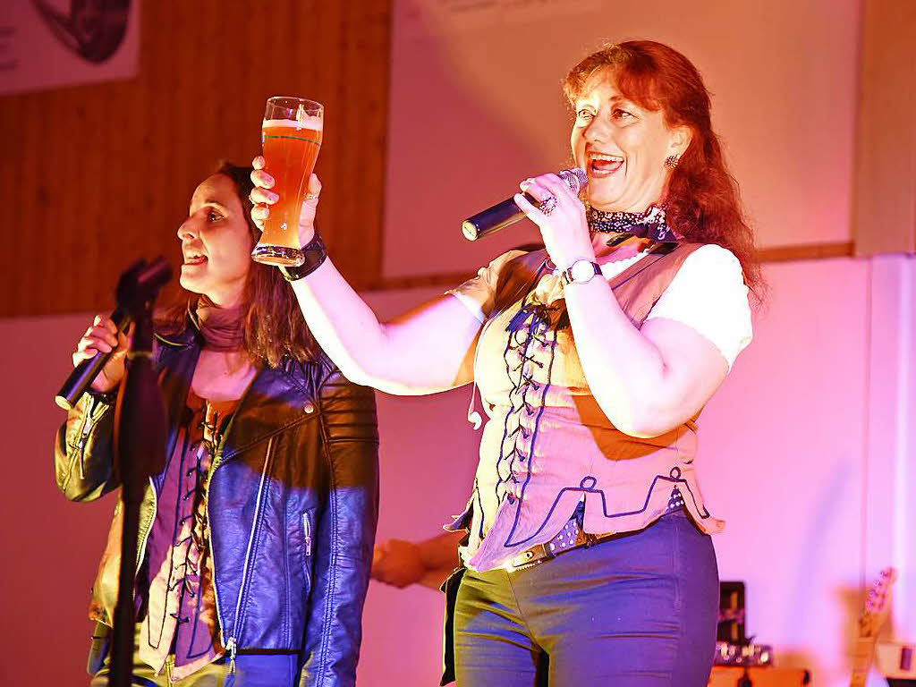 Deftiges Essen, sffiges Bier und gute Livemusik sind das Erfolgsrezept frs Oktoberfest der Grenzacher Waggis-Clique.