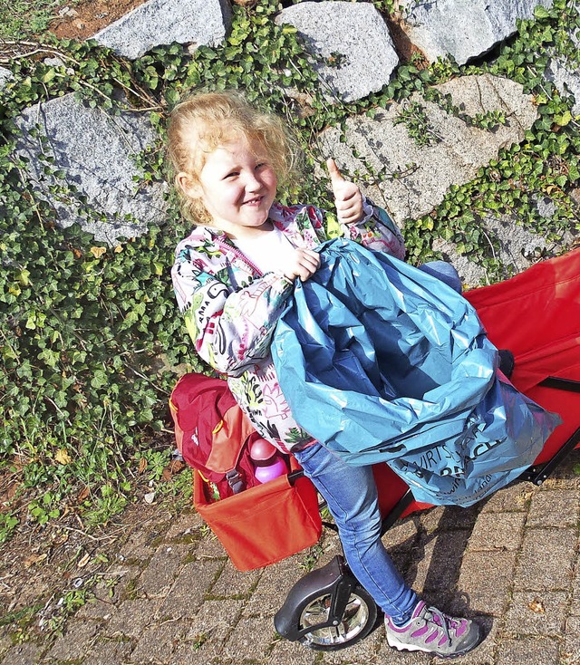 Vorbildlich: Die sechsjhrige Mia-Lott.... 40 Kilogramm Unrat  kamen zusammen.   | Foto: Privat