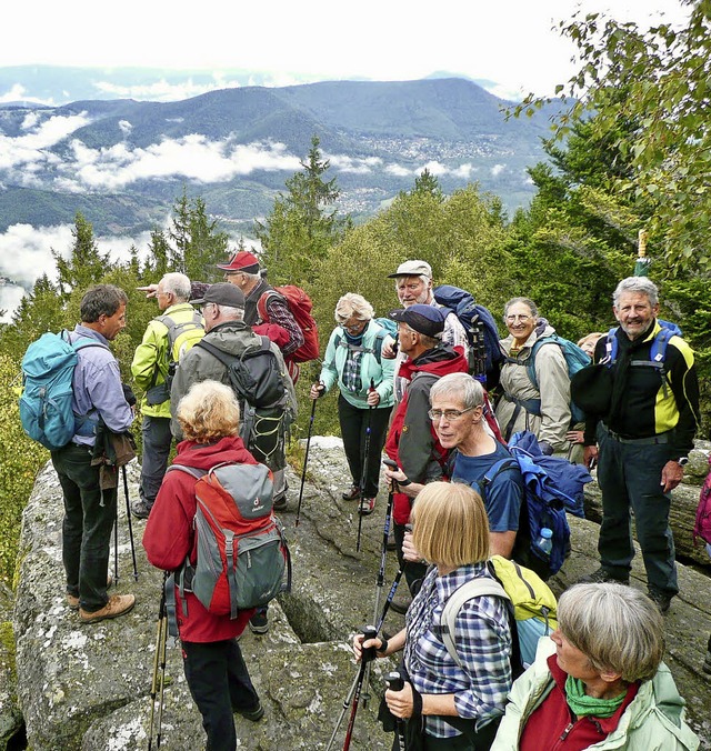 ber den Wolken auf dem Krokodilfelsen...m Elsass und dem Elztal die Aussicht.   | Foto: E. Dreher