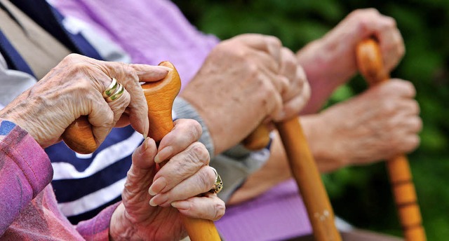 Leben im Seniorenalter ist Inhalt einer Umfrage in Waldkirch.   | Foto: dpa