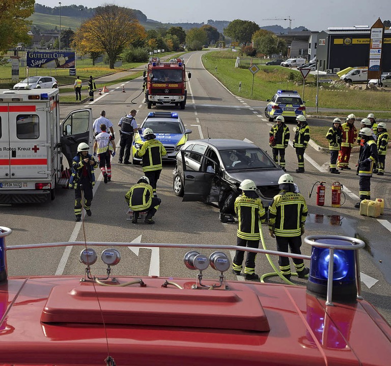 Schwerer Unfall Auf B 3 Bei Auggen - Auggen - Badische Zeitung