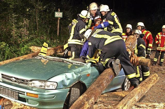 Gemeinsame Feuerwehrbung bei der Kreuzeiche