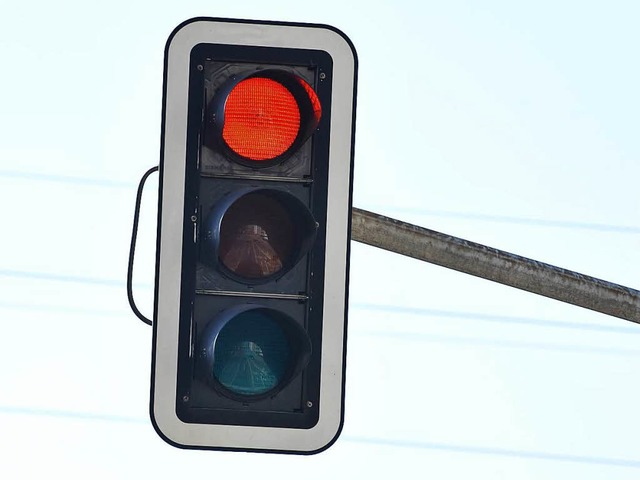 Der Autofahrer fuhr ber eine rote Ampel und verursachte einen Unfall.  | Foto: Rita Eggstein