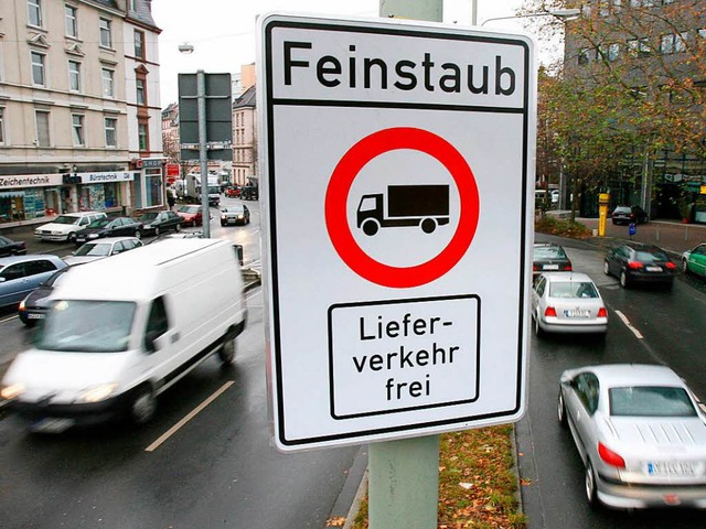 Die grn-schwarze Landesregierung geht...as Stuttgarter Fahrverbots-Urteil vor.  | Foto: dpa