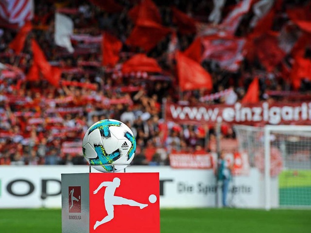 Whrend des Spiels des SC Freiburg geg...ausfall Teile des Stadions lahmgelegt.  | Foto: Michael Heuberger