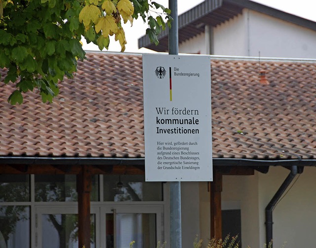 Das Schild zeigt es an: Die Bundesregi...einen finanziellen Beitrag geleistet.   | Foto: Langelott