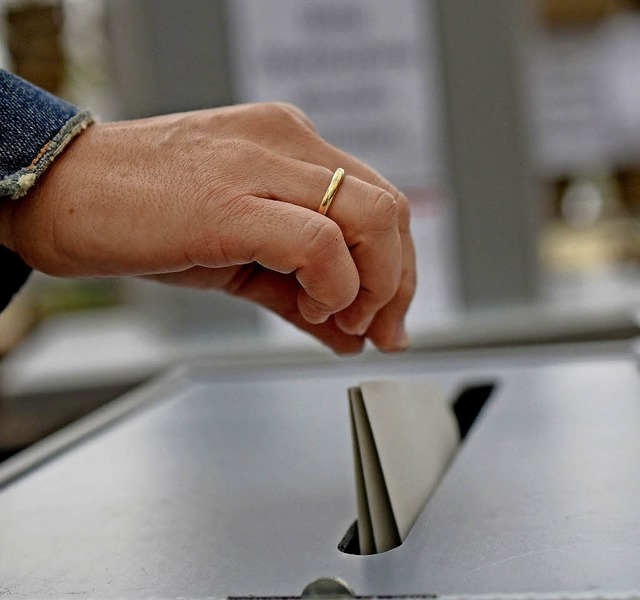 Stimmabgabe an der Urne   | Foto: dpa