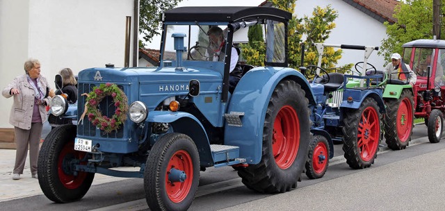 Eine Attraktion beim Erntedankfest: die Parade der historischen Traktoren  | Foto: Jennifer Ruh