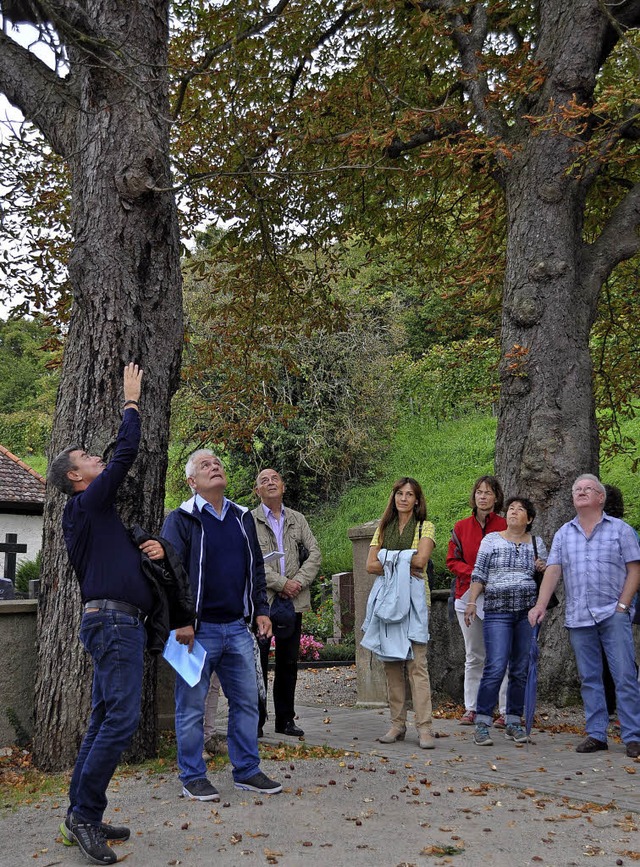 Stationen einer Wanderung durch den Or...t Ortsvorsteher Ottmar Seywald ernst.   | Foto: Rainer Ruther