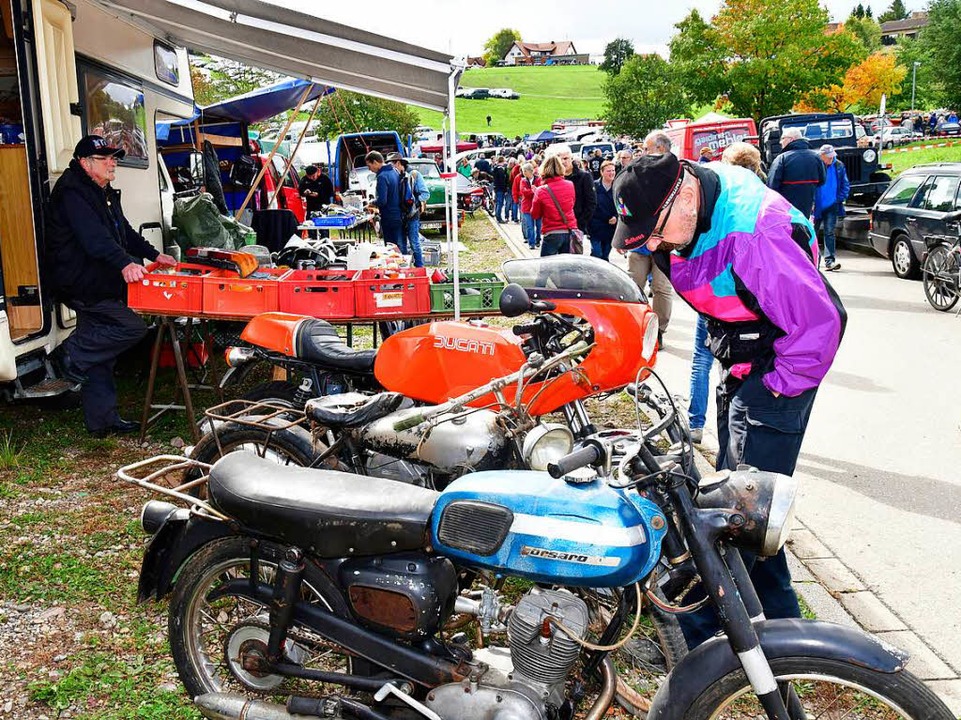 6000 Besucher beim 15. Oldtimer-Teilemarkt - Kreis Emmendingen