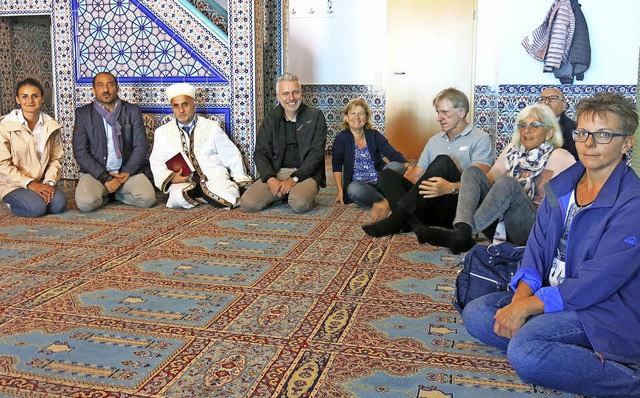 Fragerunde in der Yunus-Emre Moschee mit Imam Eyp Aslanbay  | Foto: Georg Vo