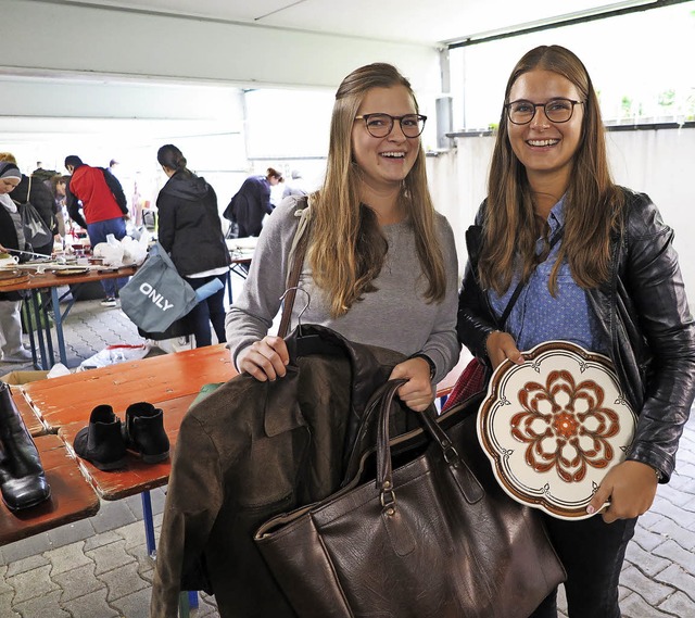 Eine Reisetasche, eine Tasse, die fehl...funden, was sie gut gebrauchen knnen.  | Foto: B. Ehrlich