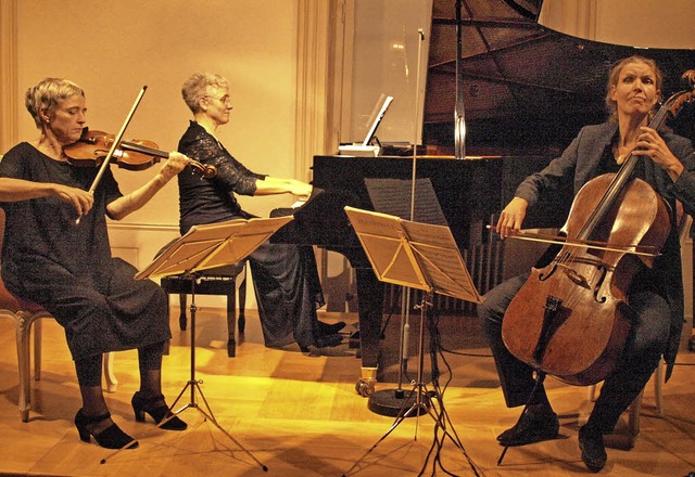 Das &#8222;Trio Vivente&#8220; mit Gei...hoven und der Komponistin Emilie Mayer  | Foto: Karin Stckl-Steinebrunner