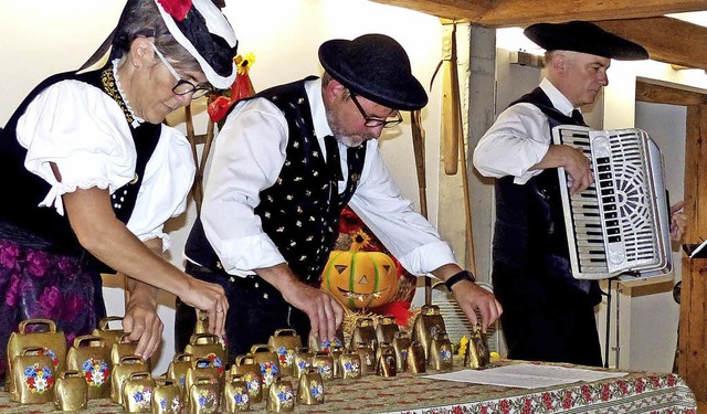 Carmen Mller und Roland Wiler am Glockenspiel und Thomas Volk  | Foto: Barbara Odrich-Rees