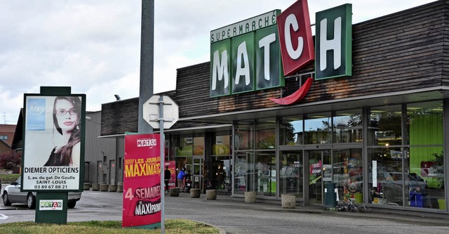 Im Match-Supermarkt in Huningue kaufen...in. Am Dienstag waren es einige mehr.   | Foto: Annette Mahro