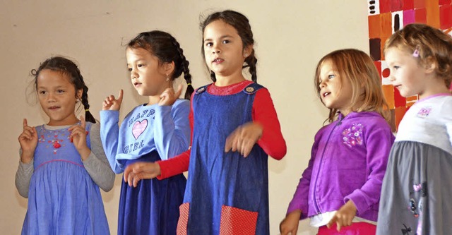 Mit Feuereifer sangen die Kindergarten...im Familiengottesdienst ihre  Lieder.   | Foto: Gabriele Rasenberger