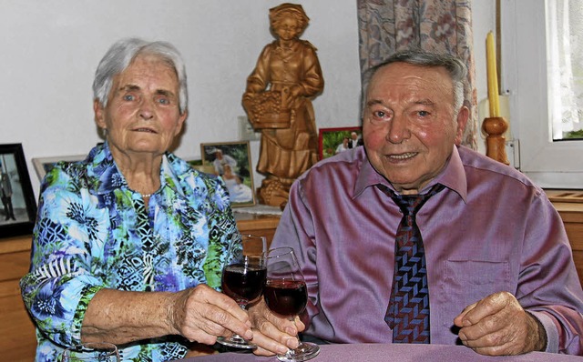 Gisela und Karl Schneider feierten ihre diamantene Hochzeit.  | Foto: Trogus