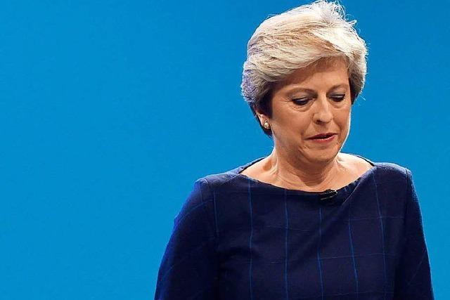Theresa May legt beim Parteitag einen schwachen Auftritt hin