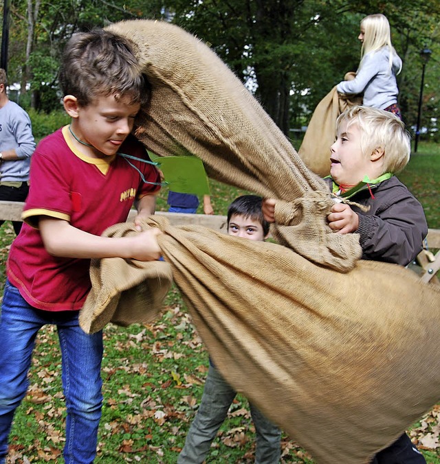 Voller Eifer sind die Kinder dabei, di... sie &#8222;Mutpunkte&#8220; sammeln.   | Foto: Erhard Beck