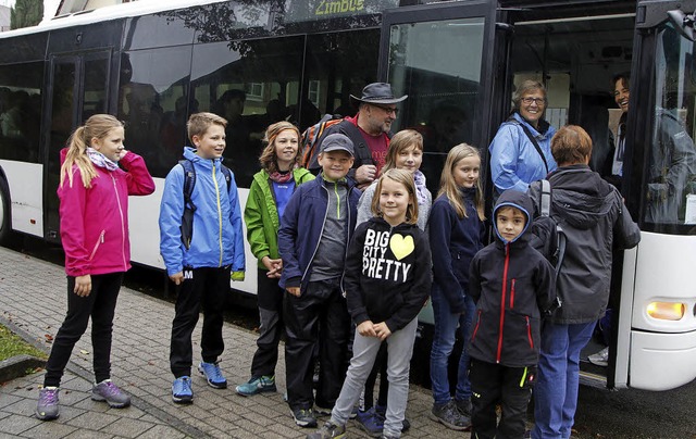 Alle einsteigen! Auch Kinder fuhren mi...erg, um von dort zurckzumarschieren.   | Foto: Heidi Fssel