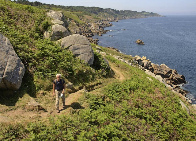 Immer an der Kste entlang: 1700 Kilom...bei Crozon (kleines Bild oben) vorbei.  | Foto: Franz Lerchenmller 