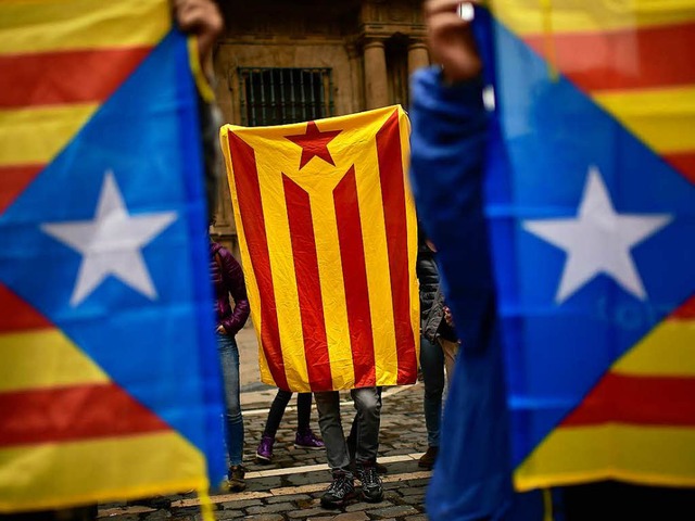 Katalanische Pro-Unabhngigkeitsflaggen in Pamplona.    | Foto: dpa
