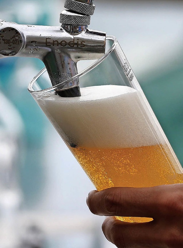 Bier spielt im Leben des Angeklagten eine groe Rolle.  | Foto: DPA