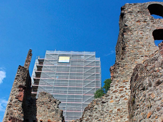 Offenbar sind die Tter wieder am Gerst auf dem Burgturm geklettert.  | Foto: Bernd Fackler